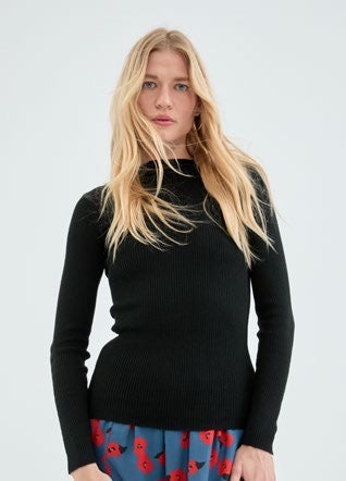 basic black turtleneck, thin black turtleneck, thin black turtleneck sweater, basic black sweater, staple black sweater
